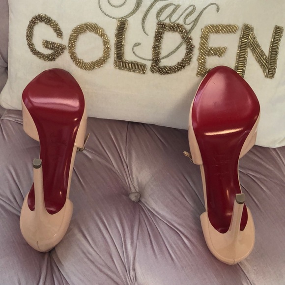 Christian Louboutin Catchy Two Red Sole Pumps - Picture 4 of 5